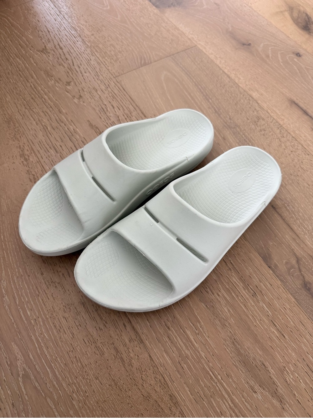 Oofos Ooh Ahh slide sandals  Men’s Size 12/ EU45